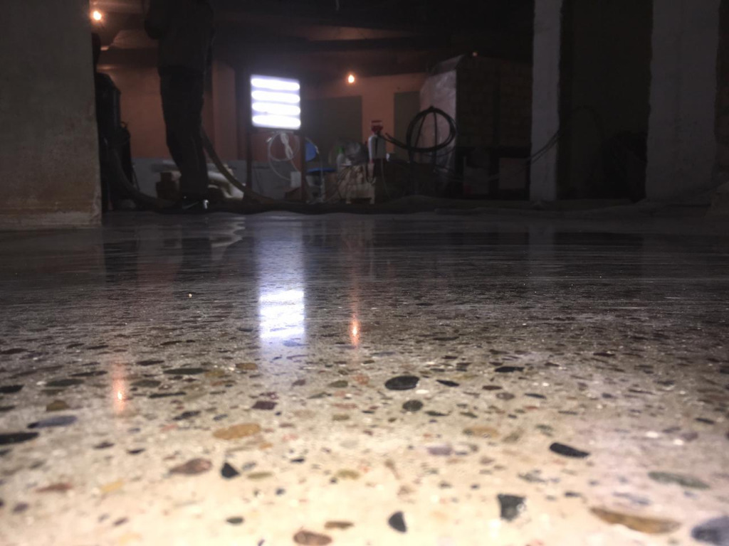 Идеальная полировка бетона в ресторане